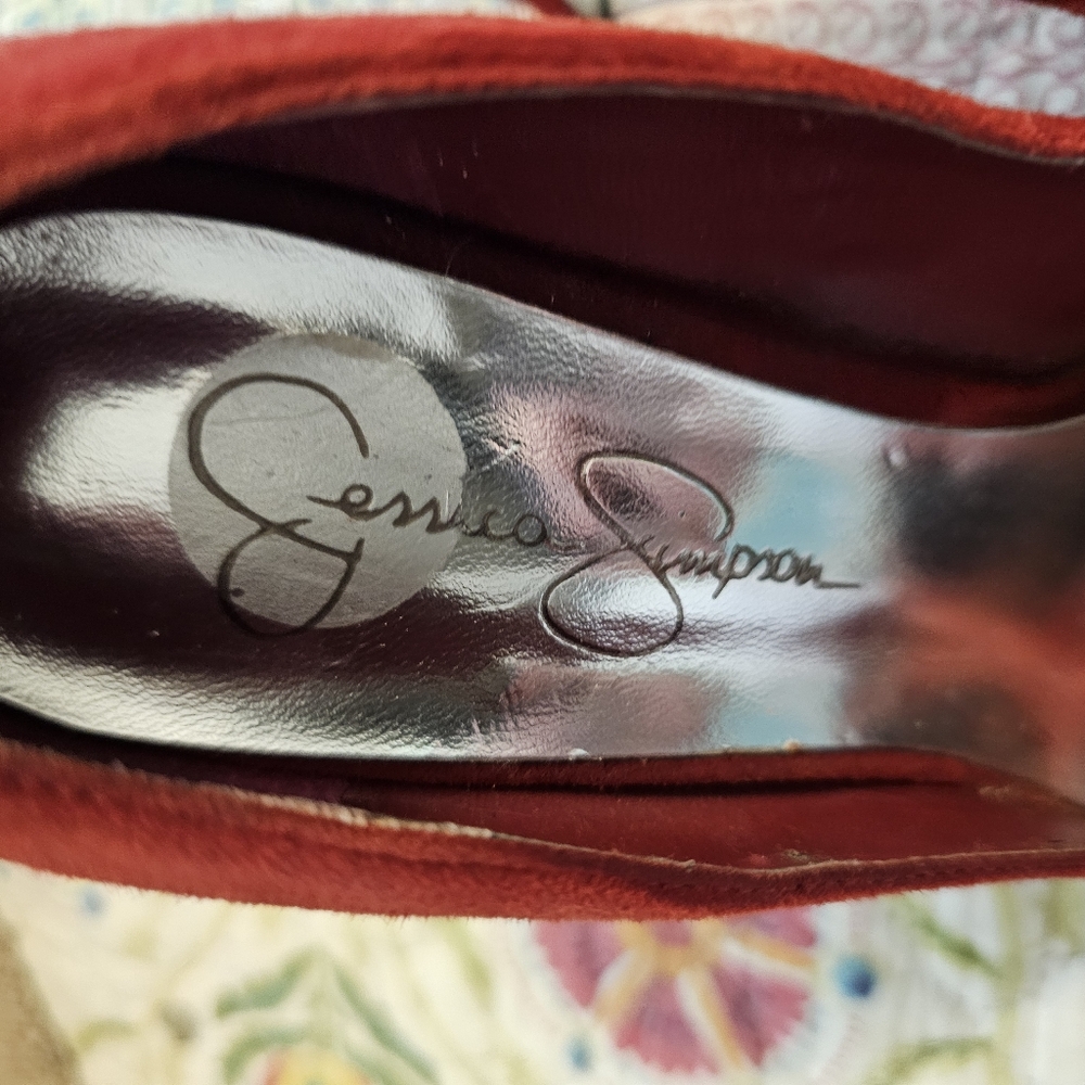 Red suede pumps - Picture 5 of 8